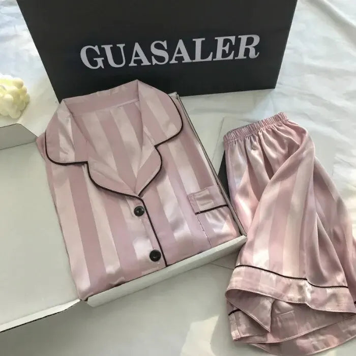 Conjunto de Pijama a Rayas con Cuello Solapa - Set de Camisa Manga Corta y Pantalón Largo Elegante