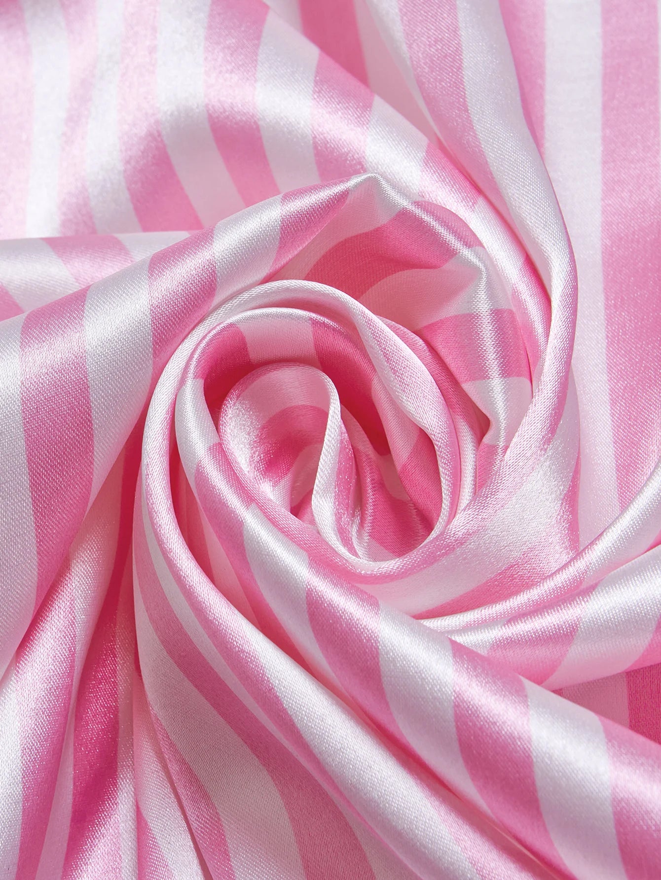 Pijama de Satén a Rayas con Bordado - Set de Shorts y Manga Corta con Cuello Camisero