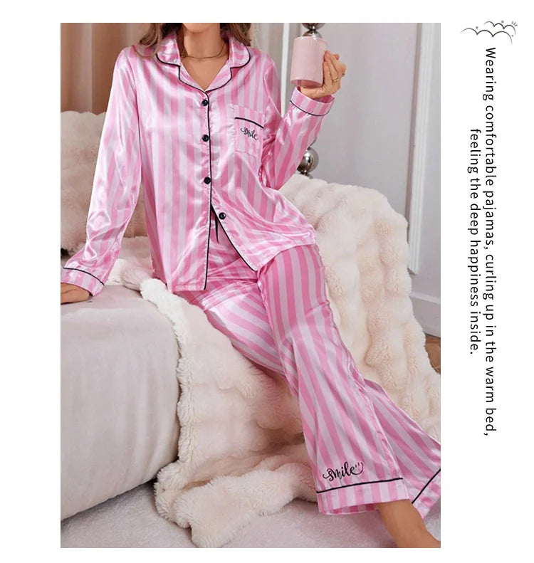 Conjunto de Pijama de Satén a Rayas - Set con Botones, Cuello Solapa y Pantalón Largo
