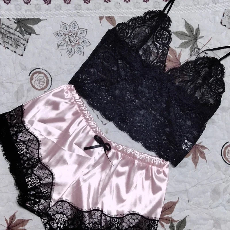 Conjunto de Pijama de 2 Piezas - Crop Top Sin Mangas y Shorts con Diseño Patchwork